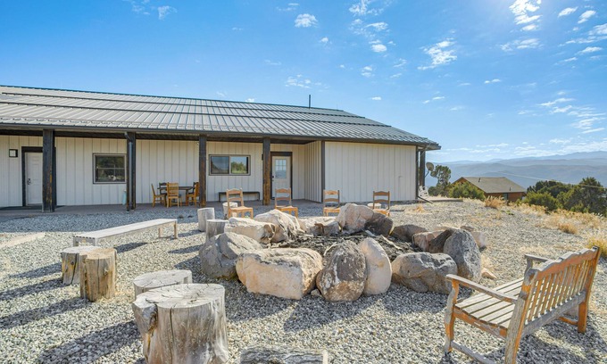 Eagle Apartamento | Near Skiing: Mtn-View Getaway in Eagle!