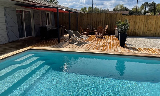 Grayan-Et-L'Hopital Casa | Near Soulac/sea House sleeps 6 with indoor heated swimming pool