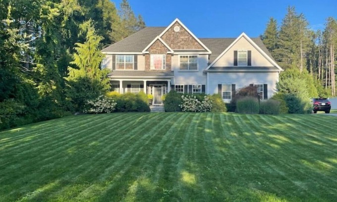 Saratoga Springs Casa | Near SPAC, Track, heated salt water pool, hot tub