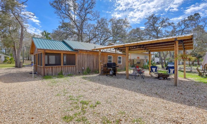 Steinhatchee Apartamento | Near Steinhatchee River Studio with Screened Porch!