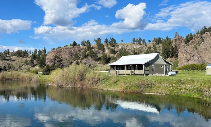 Cascade Casa | Near Stickney Creek boat launch-2 bedroom, 2 full bath house with private pond.