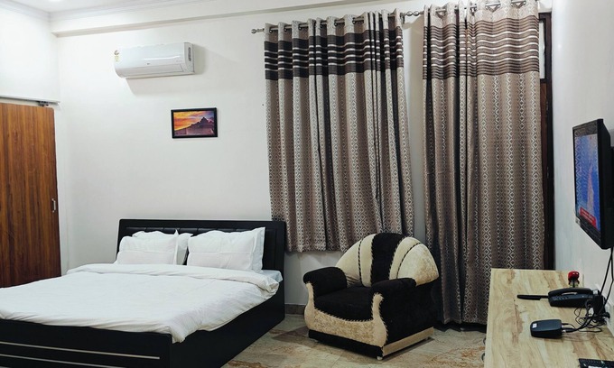 Gomti Nagar Apartamento | Near Taj Hotel | Self-Cooking + Free Breakfast