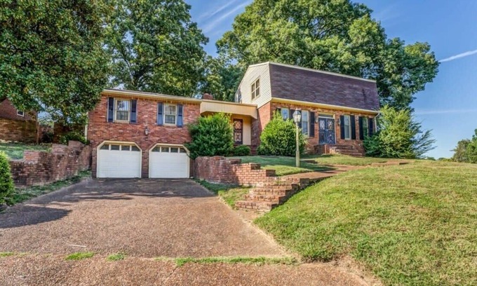 Whitehaven Casa | Near the Airport and Graceland! Holmesdale Hideout