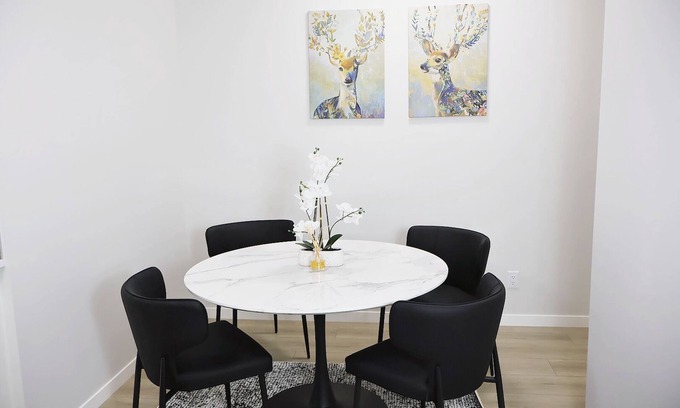 Calgary Condominio | Near the Airport, Brand New 2-bedroom Guest Suite in Livingston, NE, Calgary