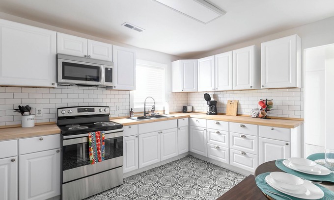 Avondale Casa | Near the Airport East Lake Craftsman