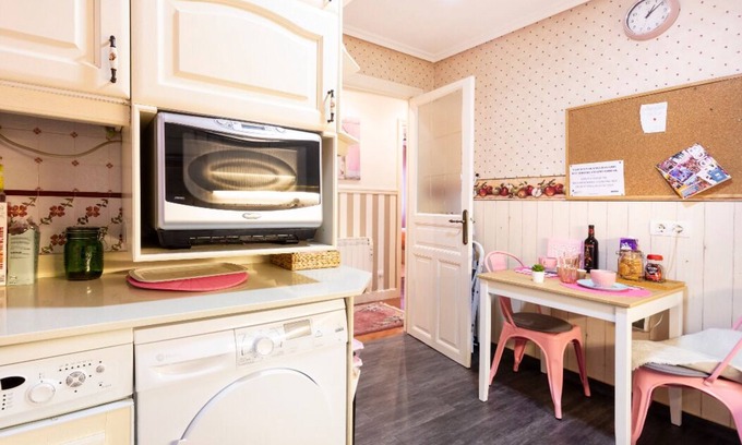 Las Arenas Apartamento | Cerca de la playa y Bilbao apartamento Lolita Pink , 2 habitaciones y 1 baño