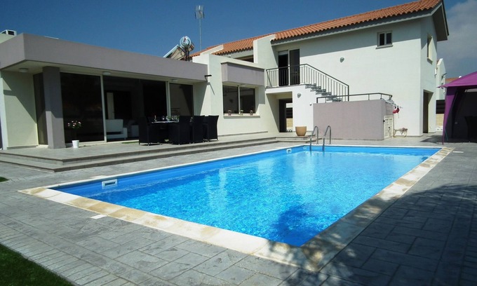 Pervolia Villa | CERCA DE LA PLAYA VILLA DE LUJO CON PISCINA PRIVADA