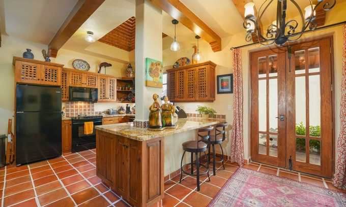 Nopolo Casa | Wonderful 3 Bedrooms & 3 Baths Home, 2-3 minutes away from the soft and smooth sands of the beak