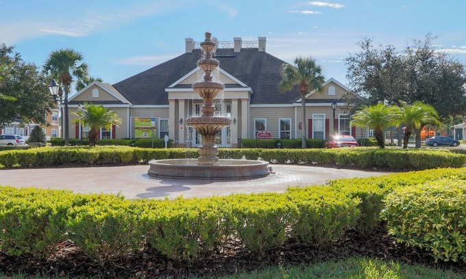 Kissimmee Casa | Near Theme Parks! Gorgeous 3 BR Town Home, Splash Park, Pool, Lake, And More!