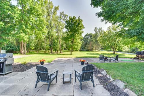 Victor Casa | Near Trails and Wineries Victor Getaway with Fire Pit