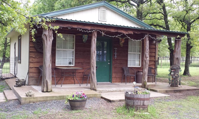 Katie Cabina | Flyin D 'Bunkhouse cerca de las cataratas Turner, el lago Arbuckle y el Parque Nacional Chickasaw
