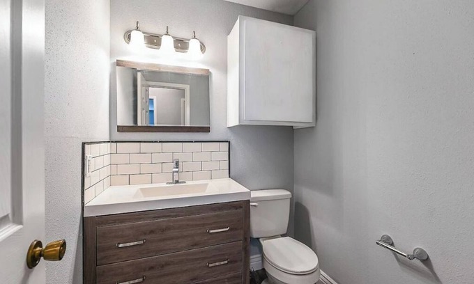 College Station Apartamento | NEAR TX A&M, HWY 6 , NO CLEANING FEE ,ENTIRE Blace
