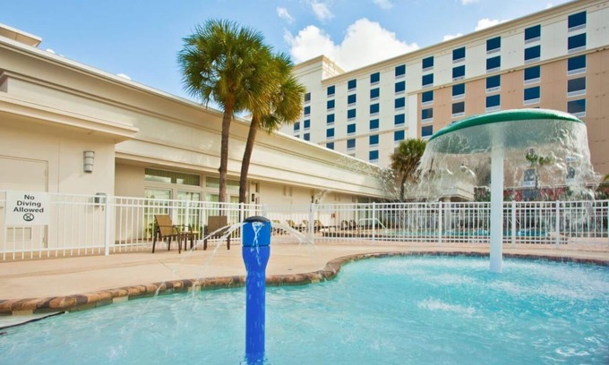 Florida Center Hotel | Near Universal Studios Orlando! 2 Relaxing Rooms, Outdoor Pool, Onsite Parking
