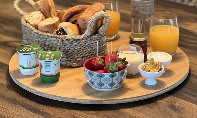 Beauvallon Cama Y Desayuno | Near Valence in the quiet countryside, guest room with private jacuzzi