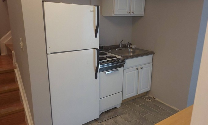 Milford Mill Apartamento | Neat and Discreet----my cul-da-sac is where it's at!