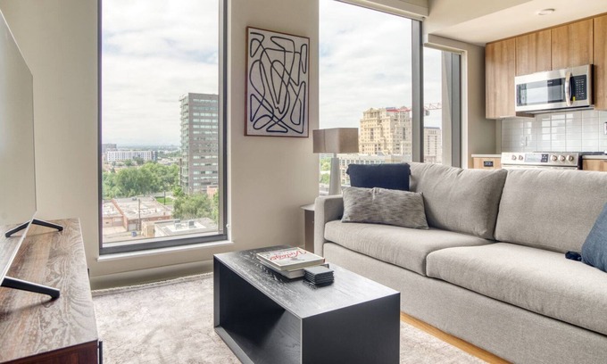 Golden Triangle Apartamento | Neat Golden Triangle 1BR w/ Pool, Gym & W/D, next to Park, by Blueground