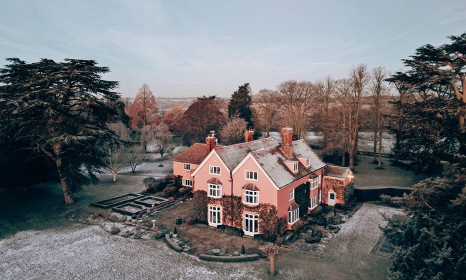 Ipswich Casa | Nedging Hall - The ultimate English escape for up to 28 guests.
