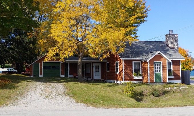 Lake Leelanau Casa | Need a getaway? Charming Lake Leelanau village cottage