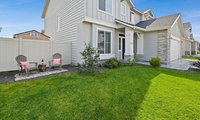 Eagle Casa | Need a monthly stay? Look no further!