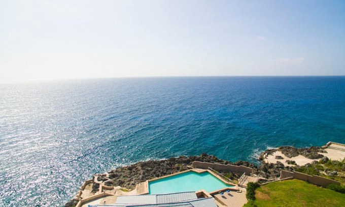 West End Apartamento | Negril Beach Front on The SOV