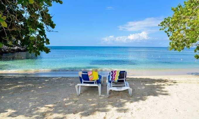 Orange Bay Casa | Negril Luxury Beach Home ubicado en Little Bay Country Club Negril. ¡Nuevo listado!