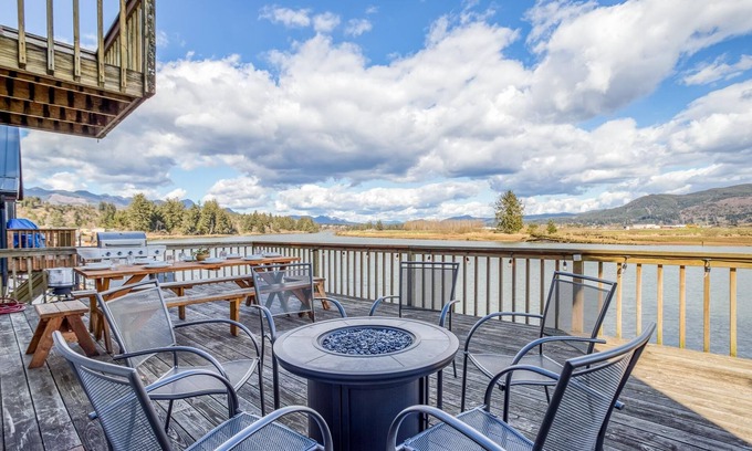 Nehalem Casa | Nehalem Riverfront Home has Private Dock, Ten Minutes to the Beach in Manzanita!