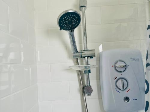 Paisley Apartamento | Neilston Road · Be My Paisley Buddy Pass The Keys