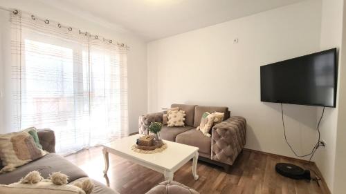 Crno Apartamento | Nellie