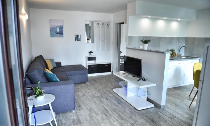 Sarsoni Apartamento | Nelly Apartment