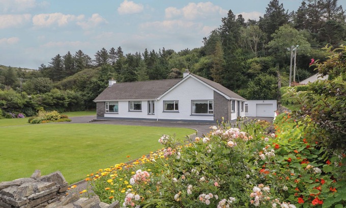 Gortahork Cabaña | NELLY'S HOUSE, pet friendly in Gortahork, County Donegal