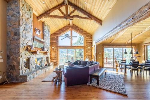 Upper Moonridge Casa | Nena's Nook Moonridge Log Mansion