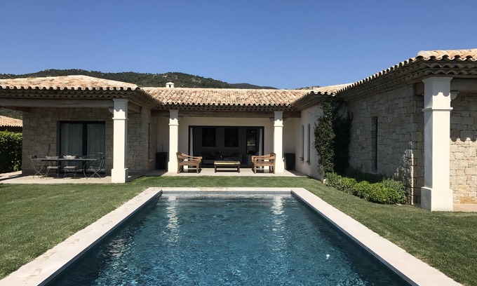 Plan-de-la-Tour Villa | Neo provenzal Villa / contemporánea 4 dormitorios 4 baños piscina