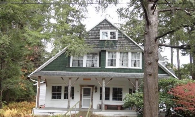 Eagles Mere Cabaña | Nestle en este clásico "Birchwood" Cottage Eagles Mere.