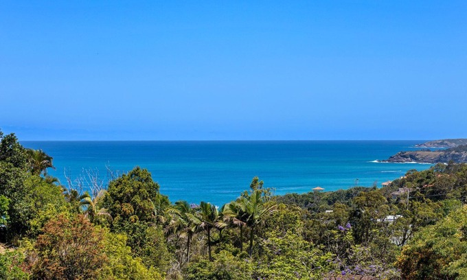 Korora Casa | Nestled at the top of the mountain - Ciao Korora overlooks the ocean with magnificent views.