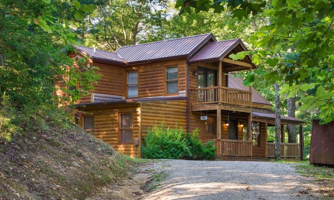 Rogers Cabaña | Nestled in a scenic backdrop with captivating mountain valley view