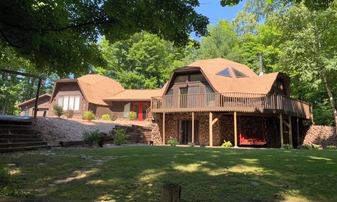 Williamsburg Casa | 1-de-tipo-Geo Casa de vacaciones; 4K pies cuadrados, duerme 10, 5bd / 3. 5ba cerca del lago Michigan