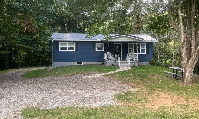 Franklin Casa | Nestled in the Mountains near Dry Falls! Easy access!