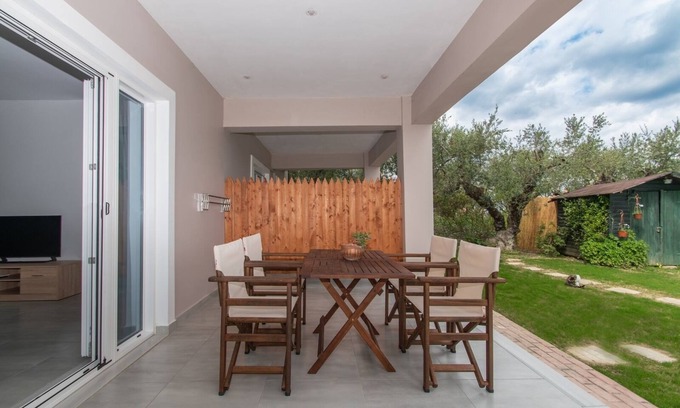 Alonia Apartamento | Nestled on the ground floor with direct garden access amidst olive trees