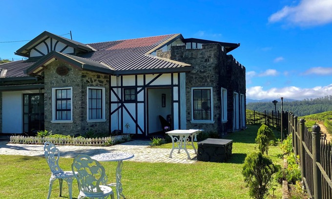 Nuwara Eliya Cabaña | Nestled with warm hospitality, intercontinental cuisine and panoramic view