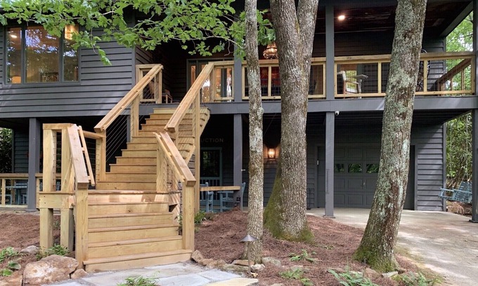 Scaly Mountain Casa | NestleInn: Your Ultimate Mountain Escape - Where Luxury Meets Nature's Embrace!