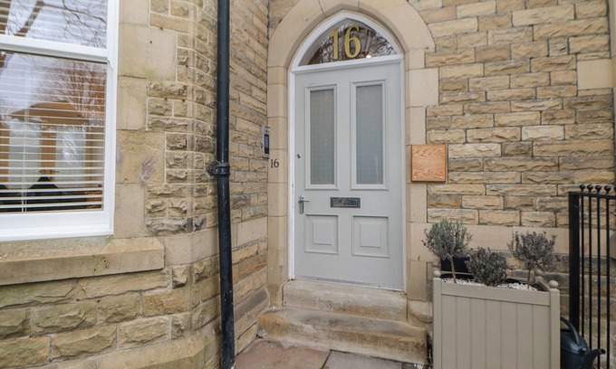 Buxton Cabaña | NETHERDALE PENTHOUSE, family friendly in Buxton