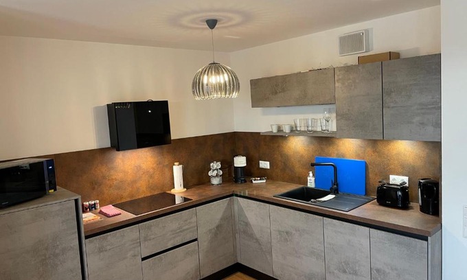 Schirmitz Apartamento | Neue DG-Wohnung,riesen Balkon,Aufzug,Parkplatz,NETFLIX