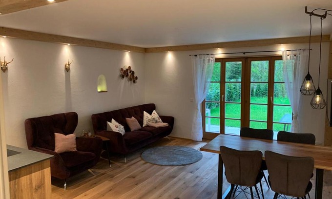 Holzkirchen Apartamento | Neurenovierte Ferienwohnung Franzl