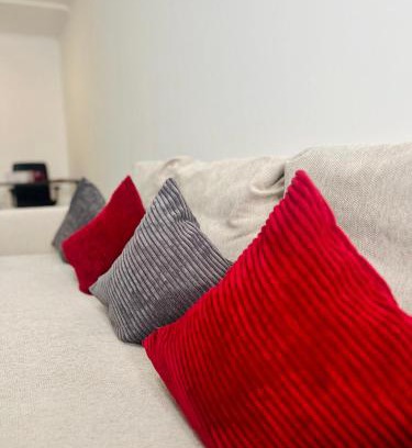 Freiberg am Neckar Apartamento | Neuwertiges Apartment mit schnellem WLAN, Netflix, Glasfaser, Kostenlose Privatparkplatz auch für Transporter geeignet R20