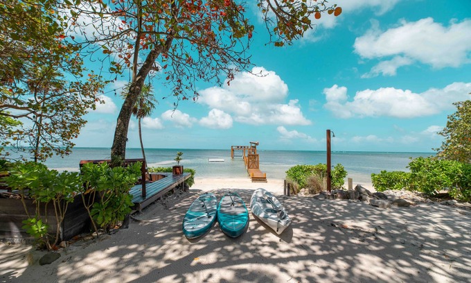 Dixon Cove Casa | Never Winter Beachfront 3 Bedroom House with Private pool