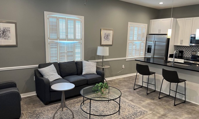 Pascagoula Apartamento | New, 1 BR Executive Apartment in Downtown Pascagoula