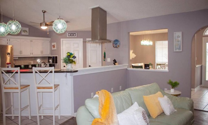 Navarre Casa | ~NEW~1 mins to Bay~8 Mins to Beach~Private Pool~Super relaxing beach theme