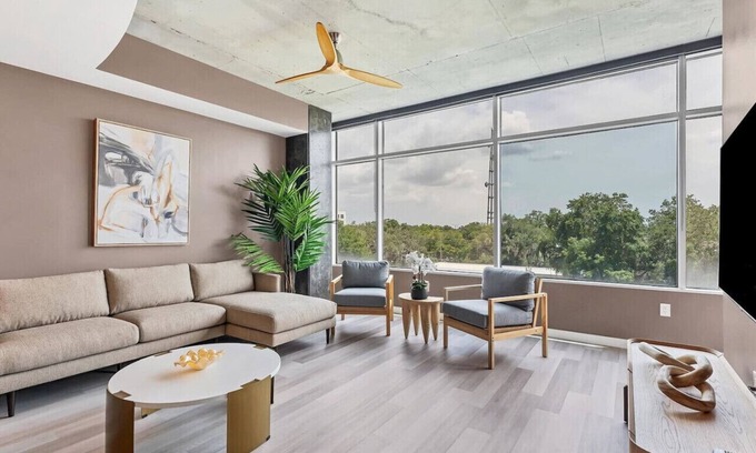 South Eola Apartamento | New 1200 sqft 2BD/2BTH in DT Orl