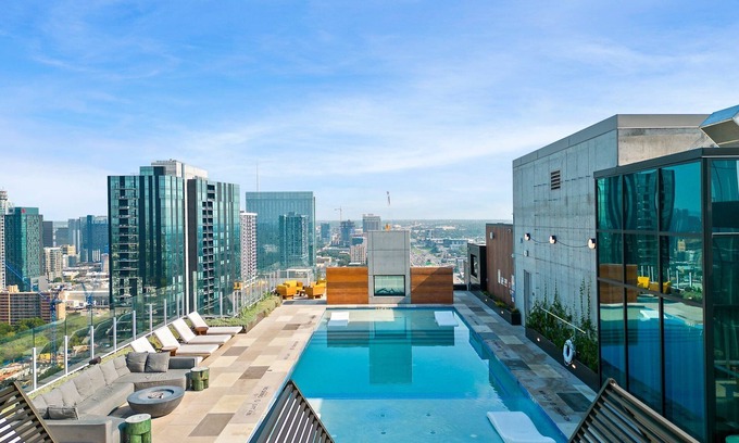 Rainey Street Historic District Condominio | New 1BR Condo on Rainey St-Rooftop Pool