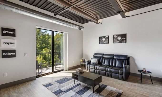 Stuart Apartamento | NEW 1br Luxury Condo w/ Balcony - 303